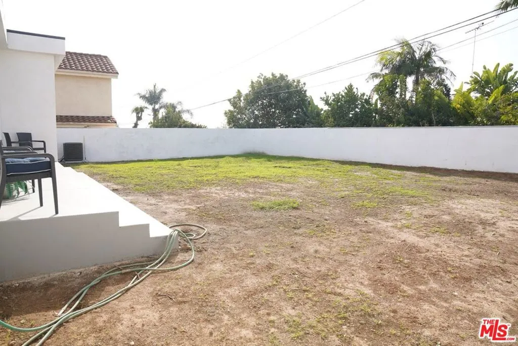 5611 S Sherbourne Drive, Los Angeles, California 90056 home-pic-21